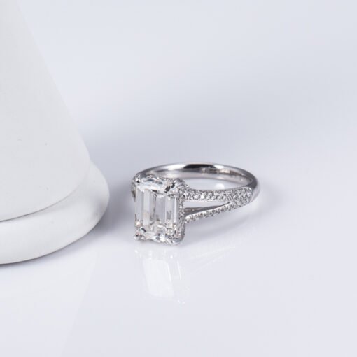 18K White Gold  3.26ct  Emerald Cut Lab grown Diamond Ring For Women - 图片 2