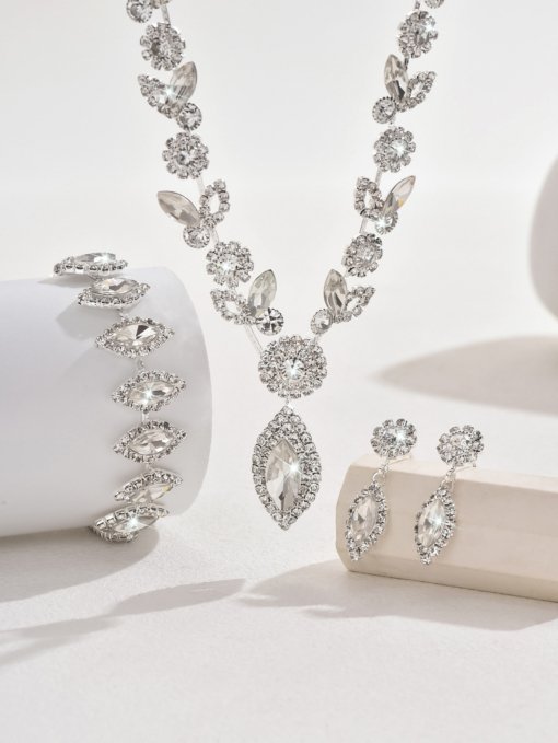 Cross-border supply exquisite claw chain rhinestone crystal earrings and necklace set mild luxury retro leaves flower temperament clavicle - Image 7