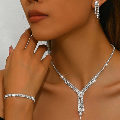 Affordable luxury fashion temperament clavicle chain autumn and winter accessories women's shiny diamond tassel necklace earring bracelet three-piece set European and American