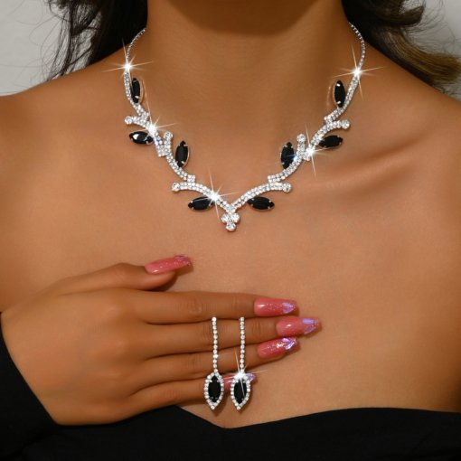 Diamond Leaf tassel necklace European and American entry Lux Palace style clavicle chain New retro high sense ornament suit women