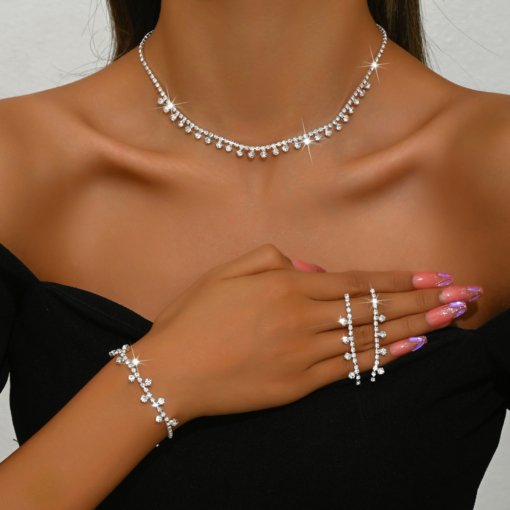 Cross-border hot selling small square pendant necklace European and American popular ornament fashion all-match light luxury clavicle chain earring bracelet