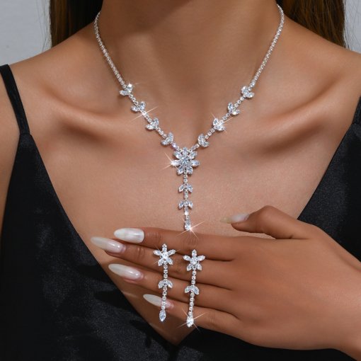 European and American sexy dinner dress simple all-match clavicle chain necklace zircon rhinestone flower necklace and earrings suite
