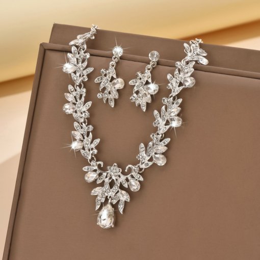 In stock wholesale wedding dress with bride ornament clavicle necklace two-piece earrings set women's alloy jewelry set - Image 7