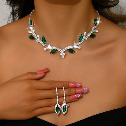 Diamond Leaf tassel necklace European and American entry Lux Palace style clavicle chain New retro high sense ornament suit women - Image 3