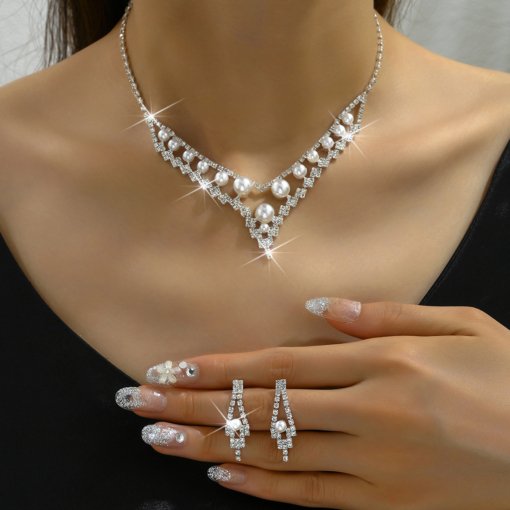 Cross-border Amazon bridal rhinestone crystal imitation pearl necklace and earrings suite ladies ball garment with factory home decoration