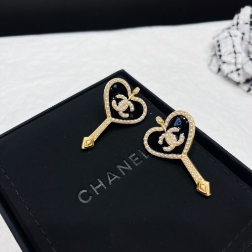Chanel medieval earrings - Image 4