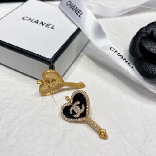 Chanel medieval earrings - Image 5