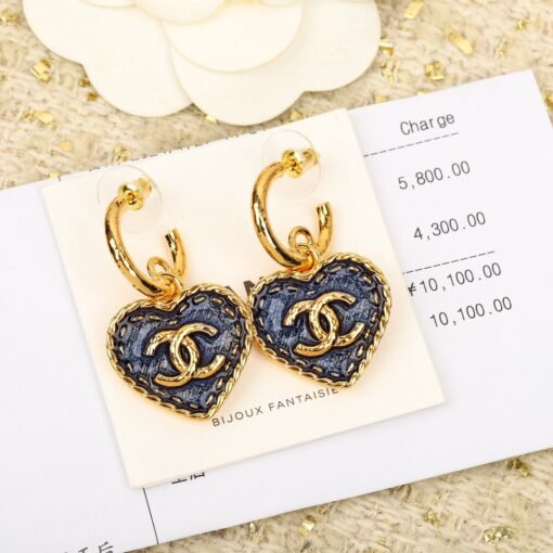 hanel 24P denim love earrings] The latest 2Newspring and summer style super popular denim love series is the old rules to buy first, first have to close your eyes and be too love, super out of stock! Huge is hard to buy! I really don’t buy it, I’m sorry for falling in love! Denim Smurf hit my heart this season really won the denim enamel retro and playful! The dreamy blue color is paired with sweet love, and the personality of the outer stitching design is the finishing touch. The whole series is sweet but not greasy. The super touching love elements are classic and have extremely high playability. Every time Enough to make me overjoyed