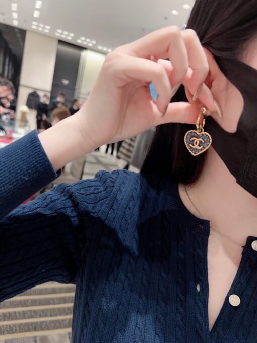hanel 24P denim love earrings] The latest 2Newspring and summer style super popular denim love series is the old rules to buy first, first have to close your eyes and be too love, super out of stock! Huge is hard to buy! I really don’t buy it, I’m sorry for falling in love! Denim Smurf hit my heart this season really won the denim enamel retro and playful! The dreamy blue color is paired with sweet love, and the personality of the outer stitching design is the finishing touch. The whole series is sweet but not greasy. The super touching love elements are classic and have extremely high playability. Every time Enough to make me overjoyed - Image 2