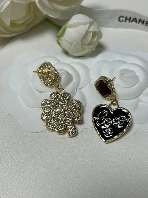 Chanel new red square black enamel gold-edged four-leaf clover heart-shaped letter AB pendant earrings - Image 5