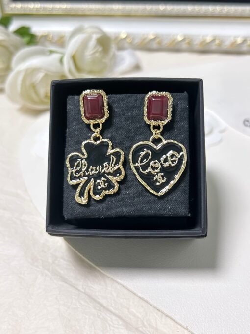 Chanel new red square black enamel gold-edged four-leaf clover heart-shaped letter AB pendant earrings