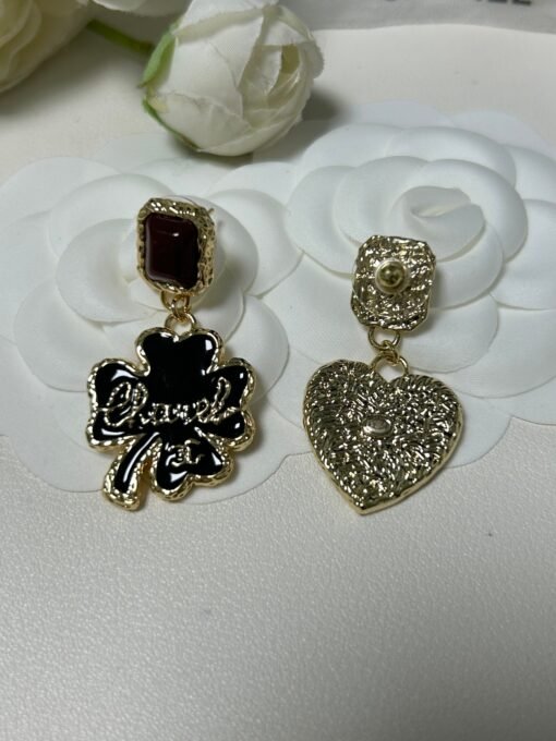 Chanel new red square black enamel gold-edged four-leaf clover heart-shaped letter AB pendant earrings - Image 4