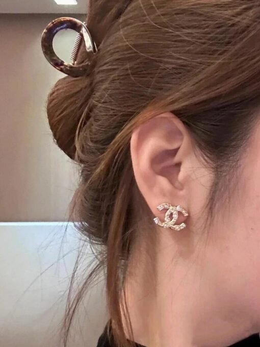 Chanel new style full diamond inlay, double C. Simple earrings - Image 2