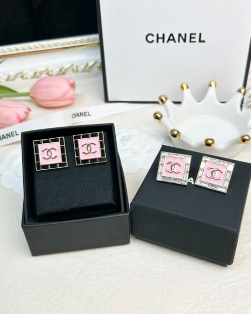Little fragrance Pink enamel Square Diamond earrings
Two colors: black diamond, white diamond - Image 4