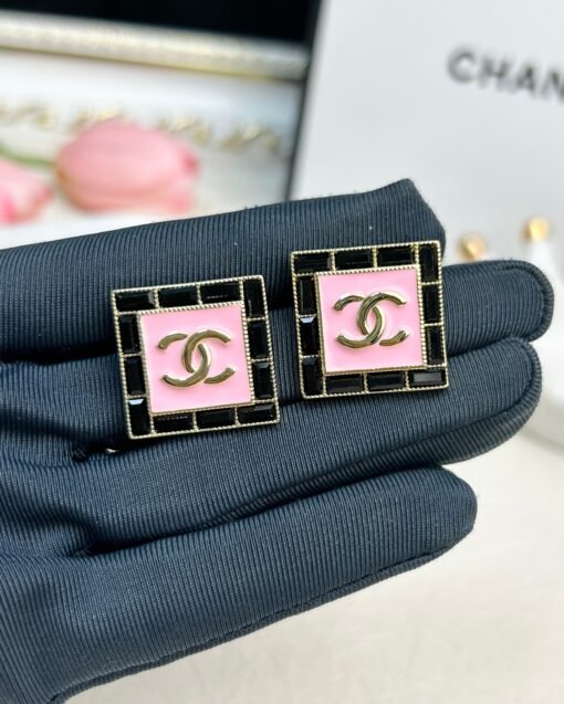 Little fragrance Pink enamel Square Diamond earrings
Two colors: black diamond, white diamond - Image 6