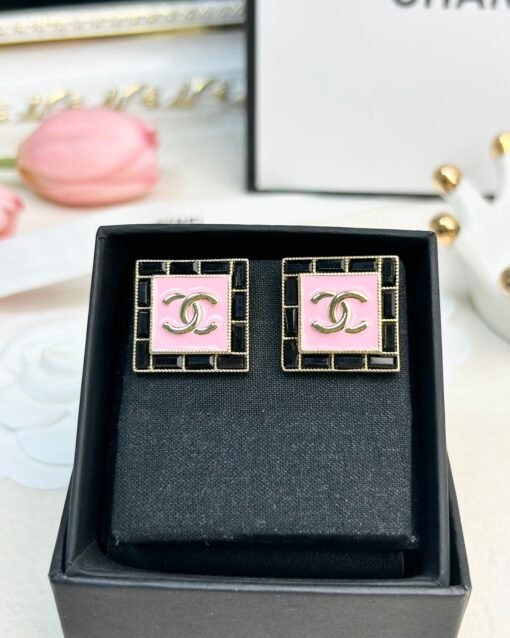 Little fragrance Pink enamel Square Diamond earrings
Two colors: black diamond, white diamond - Image 3