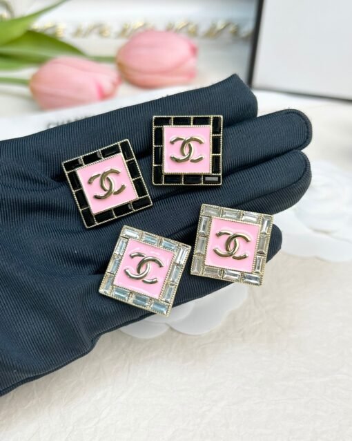 Little fragrance Pink enamel Square Diamond earrings
Two colors: black diamond, white diamond