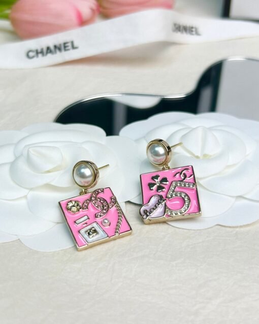 Chanel new style pink enamel square multi-element perfume bottle four-leaf clover love earrings - Image 4
