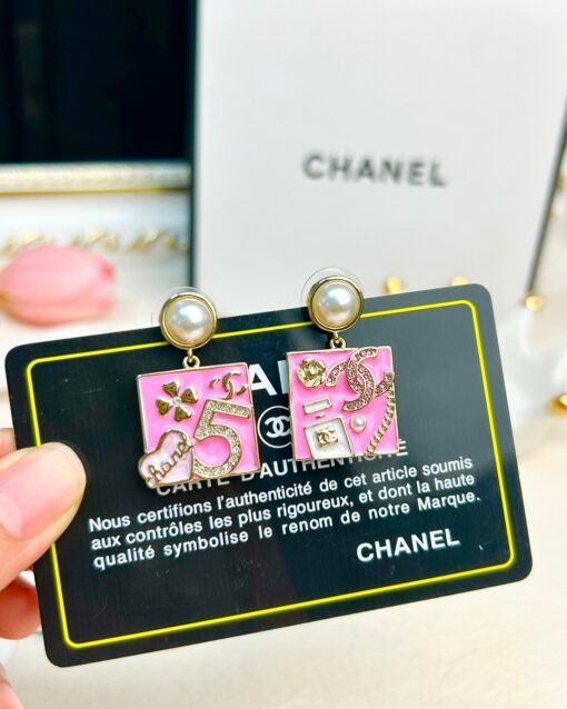 Chanel new style pink enamel square multi-element perfume bottle four-leaf clover love earrings - Image 5