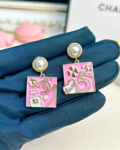Chanel new style pink enamel square multi-element perfume bottle four-leaf clover love earrings - Image 3