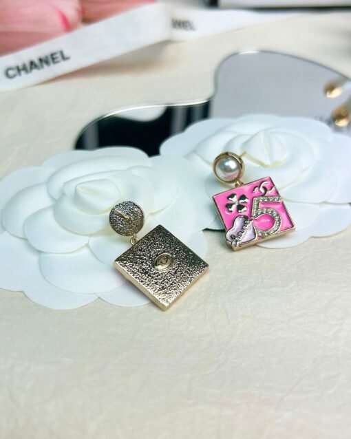 Chanel new style pink enamel square multi-element perfume bottle four-leaf clover love earrings - Image 6