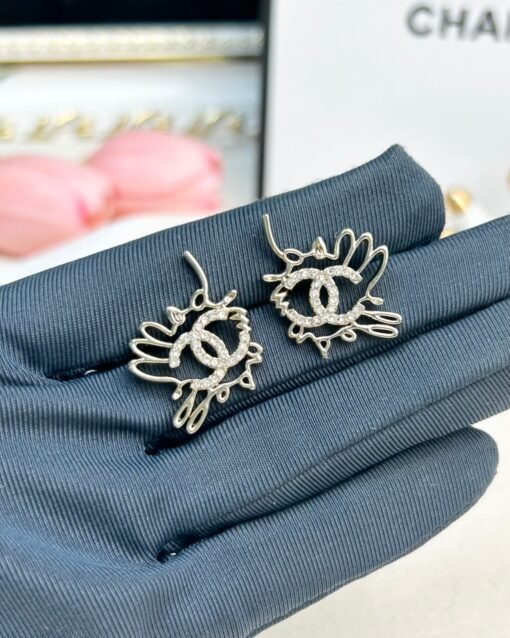 Chanel new style hollow pattern double c diamond-set earrings - Image 4