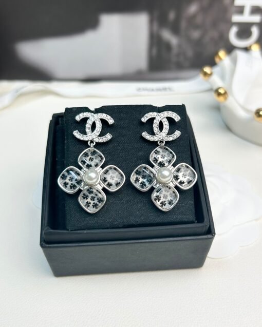 Chanel new four-leaf clover zircon diamond-set double c-pendant earrings - Image 2