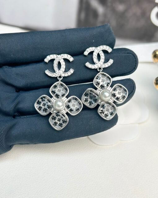 Chanel new four-leaf clover zircon diamond-set double c-pendant earrings - Image 5