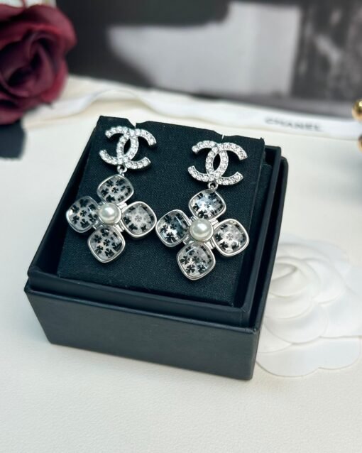Chanel new four-leaf clover zircon diamond-set double c-pendant earrings - Image 7