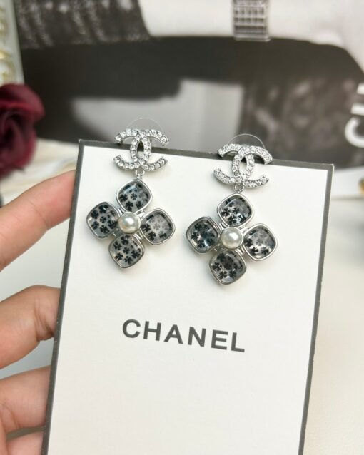 Chanel new four-leaf clover zircon diamond-set double c-pendant earrings - Image 6