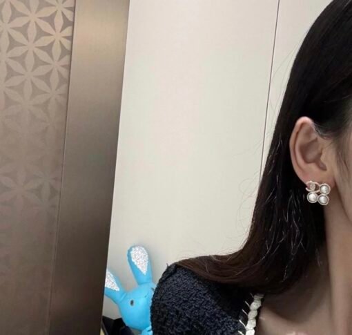 Chanel new style pearl square small earrings - Image 2