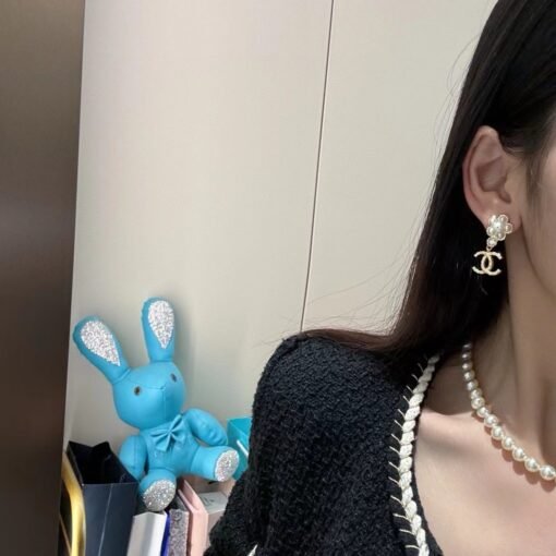 Chanel new style pearl flowers double C pendant earrings - Image 2