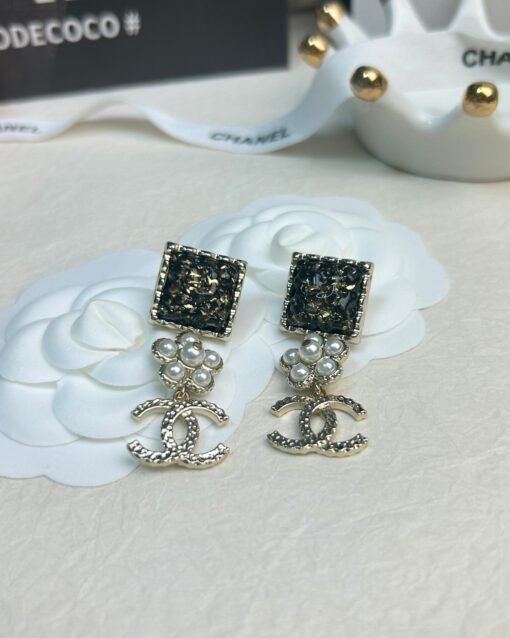 Chanel new square amber flower double c mid-length earrings - Image 4