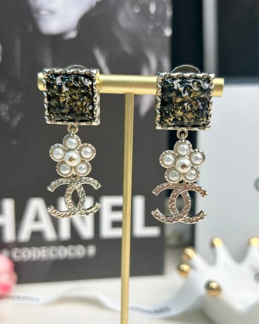 Chanel new square amber flower double c mid-length earrings - Image 5