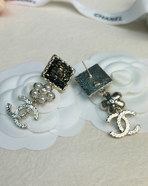 Chanel new square amber flower double c mid-length earrings - Image 6