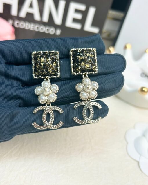 Chanel new square amber flower double c mid-length earrings - Image 3