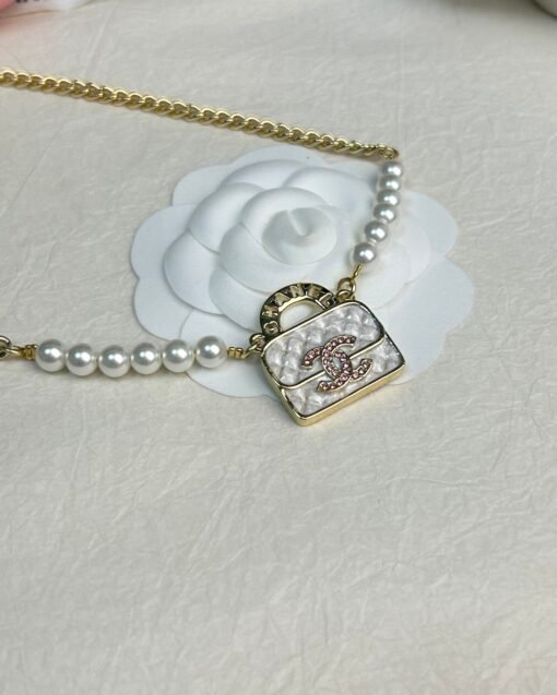 CHANEL Small Flavor Enamel Plaid White Bag Pearl Symmetric New Necklace - Image 3