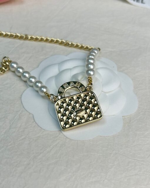 CHANEL Small Flavor Enamel Plaid White Bag Pearl Symmetric New Necklace - Image 5