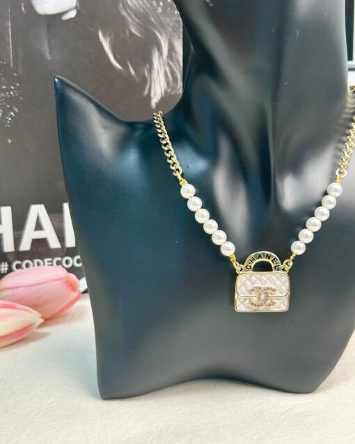 CHANEL Small Flavor Enamel Plaid White Bag Pearl Symmetric New Necklace - Image 7