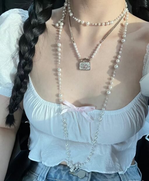 Chanel new style white diamond-shaped bag with pink diamond double C pearl necklace - Image 2