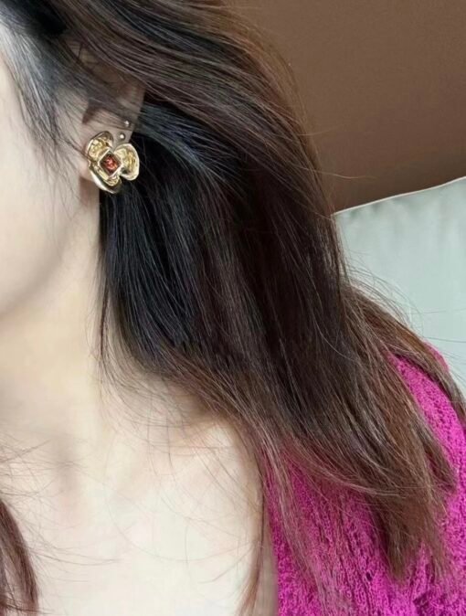 Chanel new style amber square diamond camellia earrings - Image 2