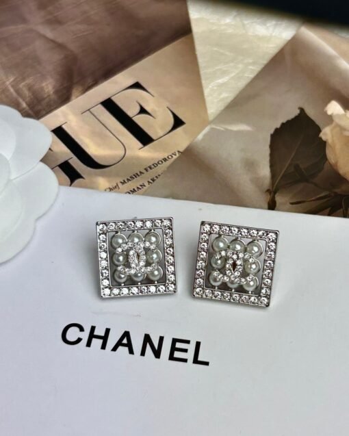 Chanel new style 24p pearl diamond silver square double c stud earrings - Image 5