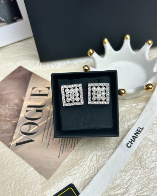 Chanel new style 24p pearl diamond silver square double c stud earrings - Image 2