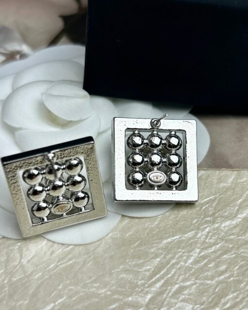 Chanel new style 24p pearl diamond silver square double c stud earrings - Image 6