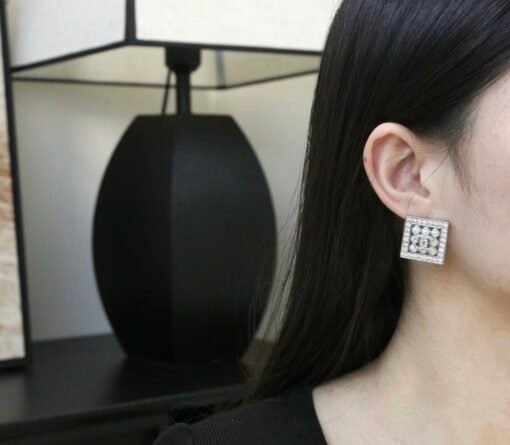 Chanel new style 24p pearl diamond silver square double c stud earrings - Image 3