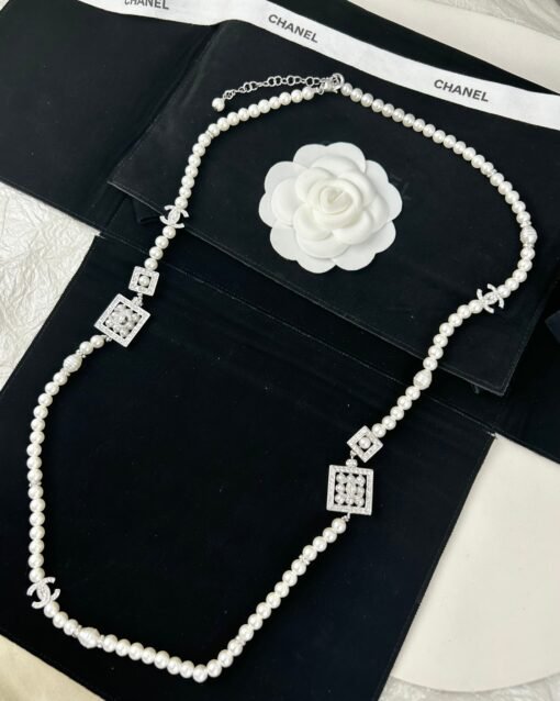 Chanel new style silver diamond-set square pearl necklace sweater chain - Image 4