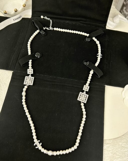 Chanel new style silver diamond-set square pearl necklace sweater chain - Image 5