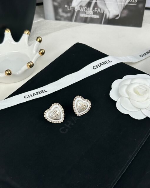 Chanel new style white peach heart resin diamond-set earrings - Image 6