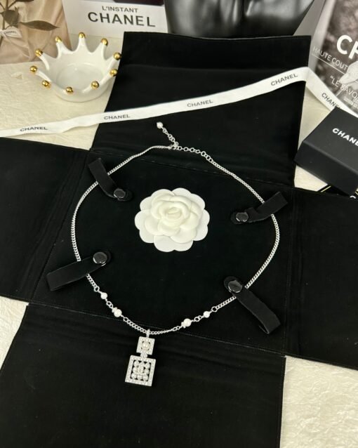 Chanel new style perfume bottle pearl diamond inlaid silver square necklace - Image 4
