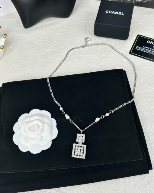 Chanel new style perfume bottle pearl diamond inlaid silver square necklace - Image 5